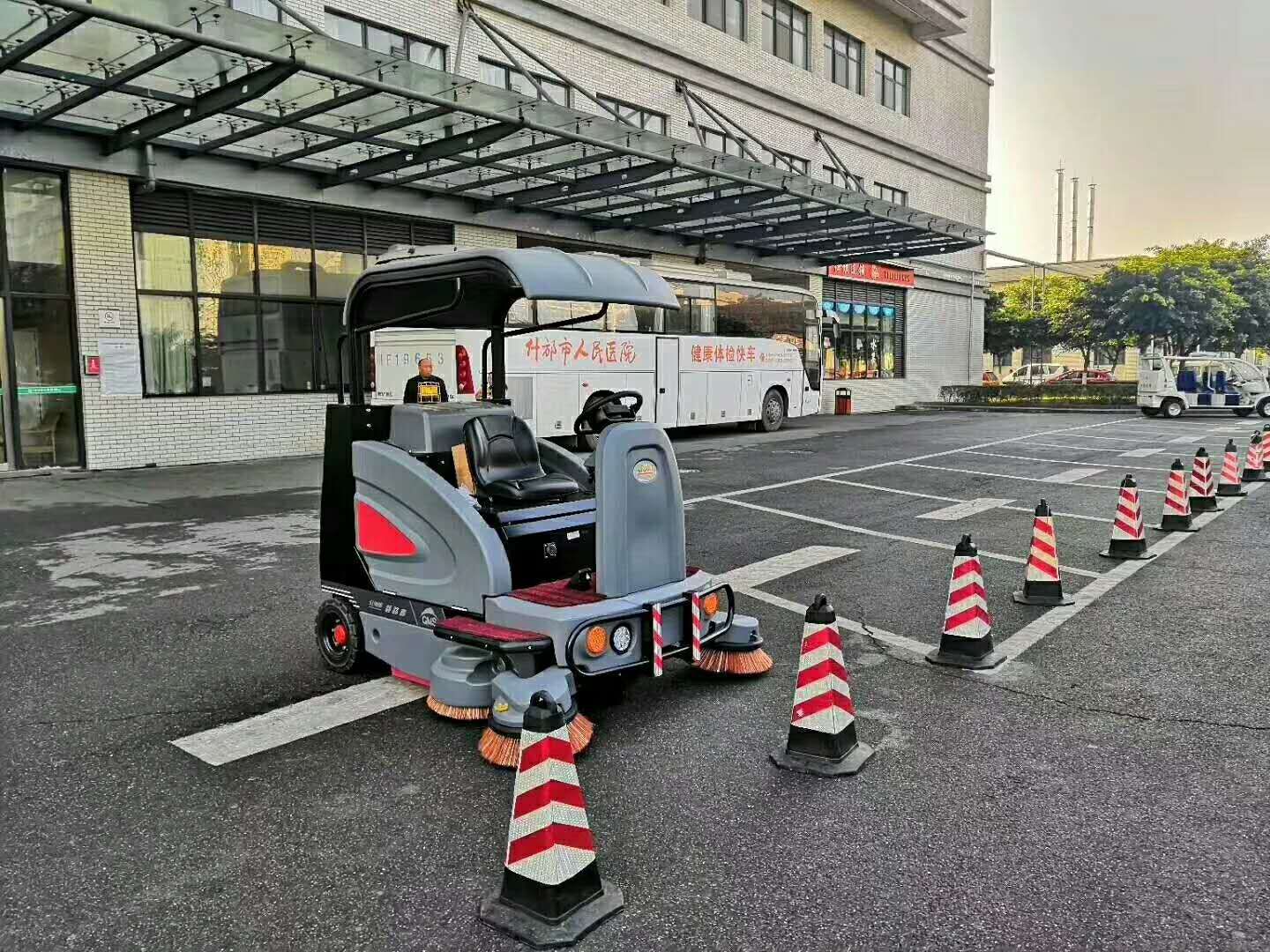 工廠里應該用什么樣的掃地車？